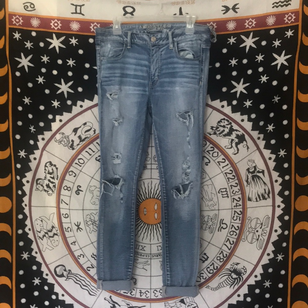 American Eagle Ripped Light Wash Jegging